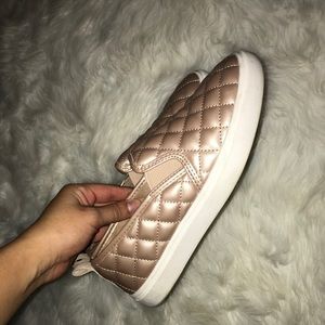 Slip on memory foam shoes